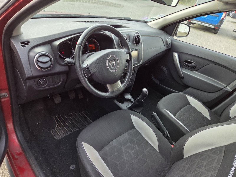 Photo 8 de l'offre de Dacia Sandero (2) Stepway Prestige TCe 90 à 8990€ chez Carlyss automobiles Vitré