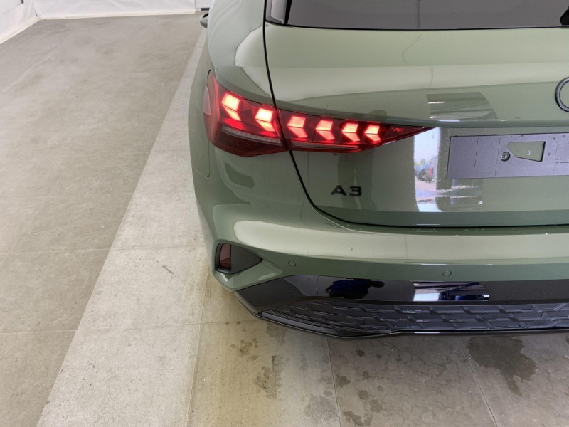 Photo 18 de l'offre de AUDI A3 SPORTBACK NOUVELLE 45 TFSI E HYBRIDE RECHARGEABLE 272 S TRONIC 6 S LINE à 45498€ chez Carlyss automobiles Vitré