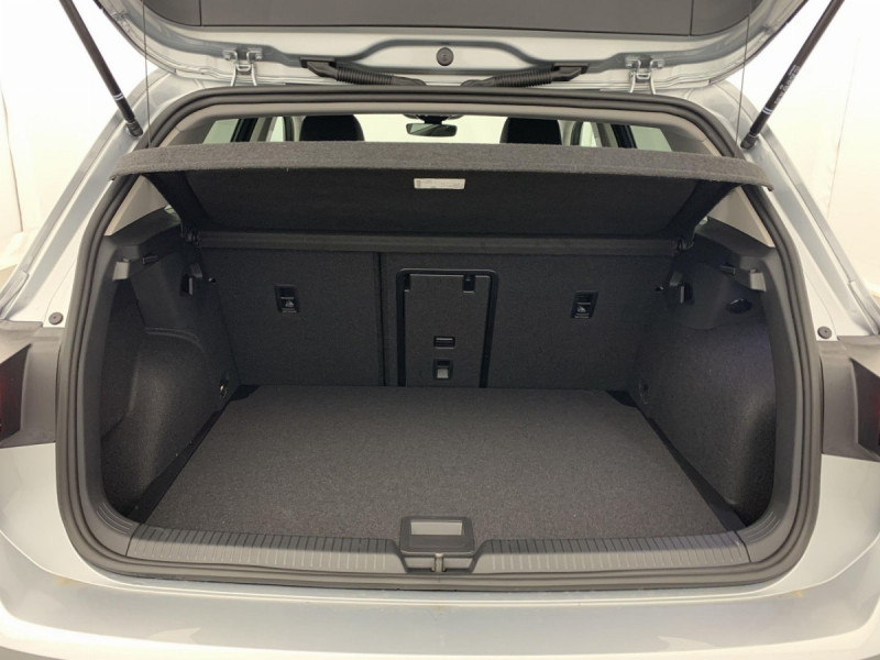 Photo 5 de l'offre de VOLKSWAGEN GOLF 8 1.5 ETSI EVO2 150 DSG7 LIFE PLUS à 32098€ chez Carlyss automobiles Vitré