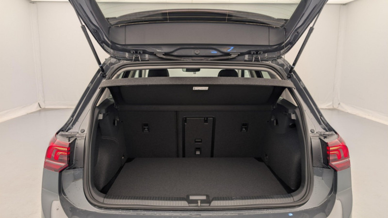 Photo 11 de l'offre de VOLKSWAGEN GOLF 8 1.5 ETSI EVO2 150 DSG7 LIFE PLUS à 30598€ chez Carlyss automobiles Vitré
