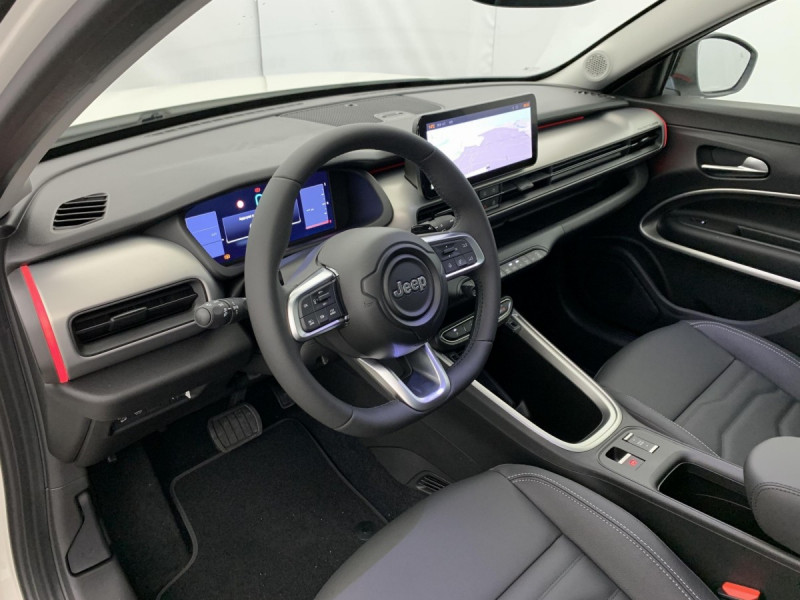 Photo 15 de l'offre de Jeep Avenger 1.2 Turbo T3 110 ch e-Hybrid BVR6 Summit à 27998€ chez Carlyss automobiles Vitré