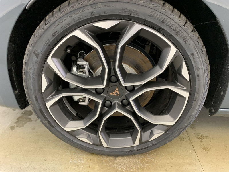 Photo 22 de l'offre de Cupra LEON Sportstourer eHybrid 204 ch DSG6 V à 33998€ chez Carlyss automobiles Vitré
