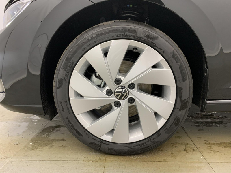 Photo 18 de l'offre de VOLKSWAGEN GOLF 8 1.5 ETSI EVO2 150 DSG7 LIFE PLUS à 30598€ chez Carlyss automobiles Vitré