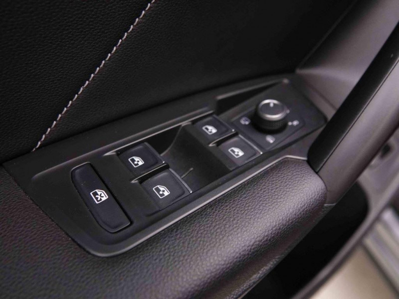 Photo 20 de l'offre de VOLKSWAGEN Tiguan Allspace 2.0 Tdi 150 DSG 4-Motion R-Line 7pl +Navi Discover Pro à 46365€ chez Carlyss automobiles Vitré