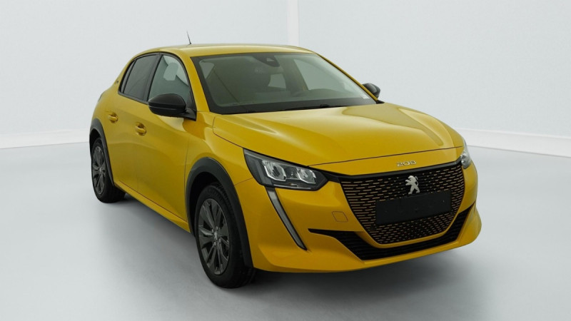 Photo 1 de l'offre de PEUGEOT 208 ELECTRIQUE 50 KWH 136CH ALLURE à 18123€ chez Carlyss automobiles Vitré
