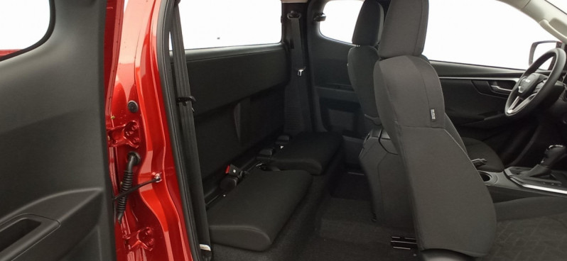 Photo 8 de l'offre de ISUZU D-MAX 1.9 4X4 SPACE CAB N60 B.B+  AT à 39109€ chez Carlyss automobiles Vitré