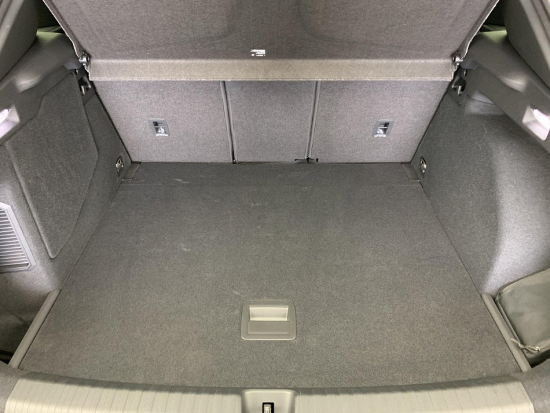 Photo 11 de l'offre de Cupra Terramar 1.5 eHybrid 204 ch DSG6 V à 40998€ chez Carlyss automobiles Vitré