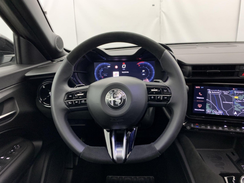 Photo 14 de l'offre de Alfa Romeo Junior 1.2 Ibrida 145 ch eDCT6 Speciale à 31998€ chez Carlyss automobiles Vitré