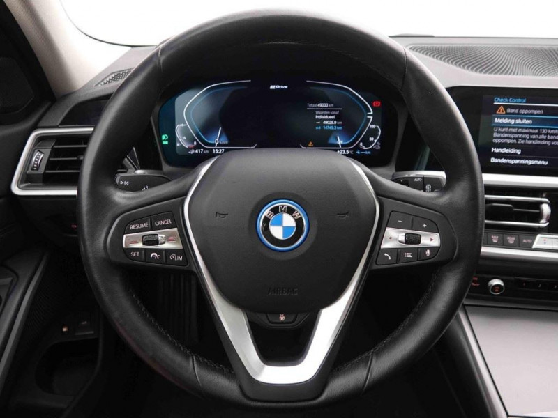 Photo 9 de l'offre de Bmw 3 330e 292 PHEV Touring Sport à 37093€ chez Carlyss automobiles Vitré