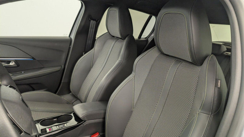 Photo 16 de l'offre de PEUGEOT 208 Hybrid 136 e-DCS6 GT à 21505€ chez Carlyss automobiles Vitré