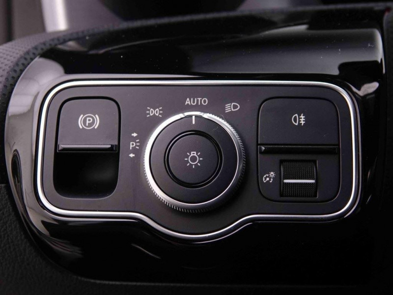 Photo 9 de l'offre de MERCEDES-BENZ CLA 220d 190 DCT 4 Matic Shooting Brake AMG-Line à 31749€ chez Carlyss automobiles Vitré