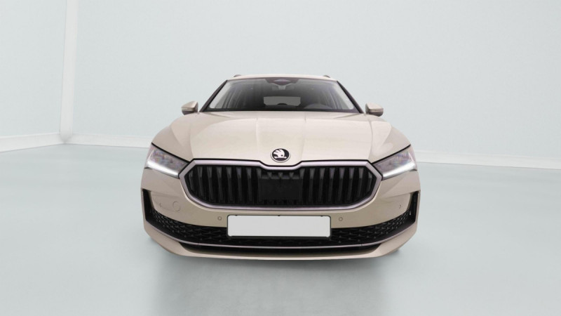 Photo 2 de l'offre de SKODA Superb 1.5 TSi MHEV 150 DSG Combi Selection à 35098€ chez Carlyss automobiles Vitré