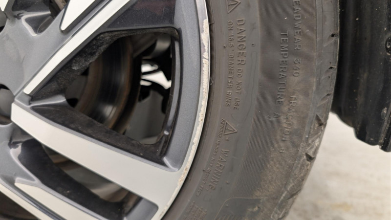 Photo 26 de l'offre de PEUGEOT 208 PureTech 100 S&S BVM6 Allure à 16293€ chez Carlyss automobiles Vitré