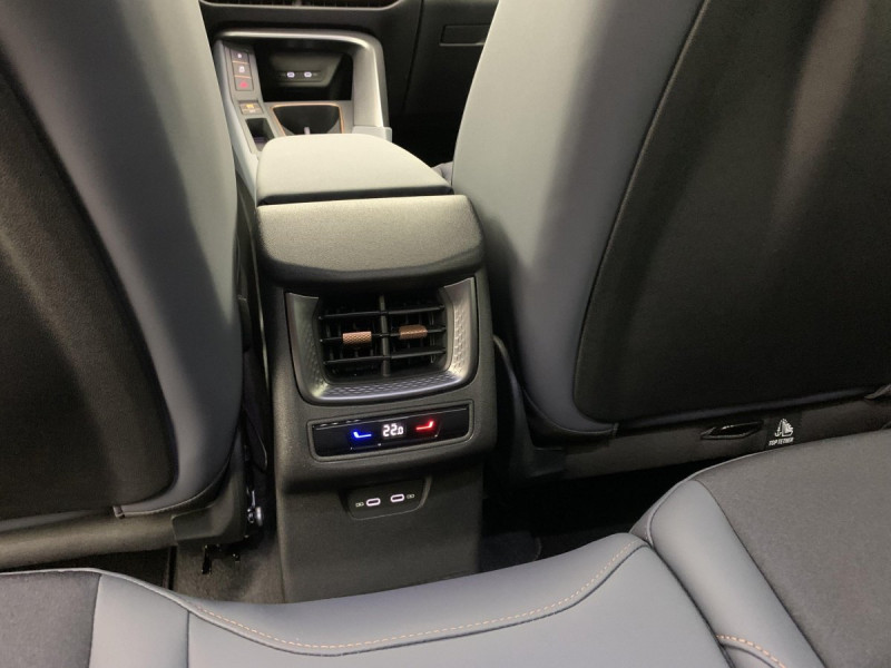 Photo 18 de l'offre de Cupra Terramar 1.5 eTSI Hybrid 150 ch DSG7 V à 35998€ chez Carlyss automobiles Vitré