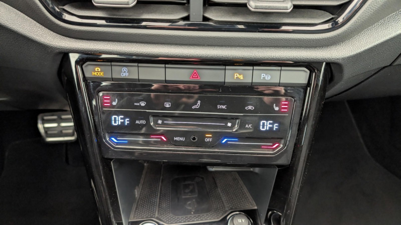 Photo 19 de l'offre de Volkswagen T-roc Cabriolet 1.5 TSI EVO 150 START/STOP DSG7 R-LINE à 29233€ chez Carlyss automobiles Vitré