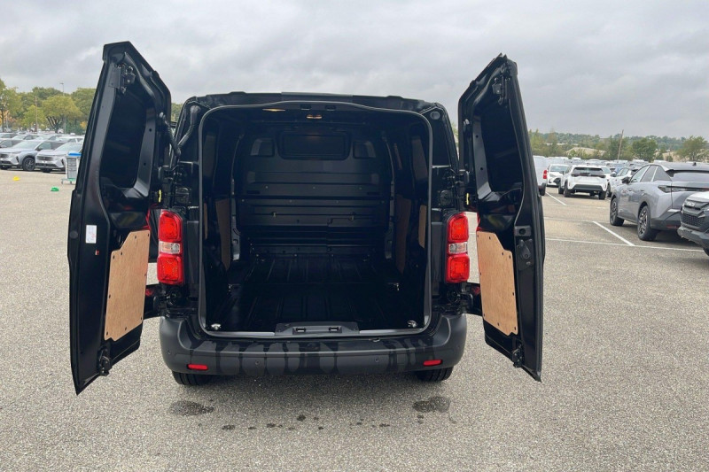 Photo 10 de l'offre de CITROEN Jumpy Fourgon M BLUEHDI 120 S&S BVM6 à 24837€ chez Carlyss automobiles Vitré