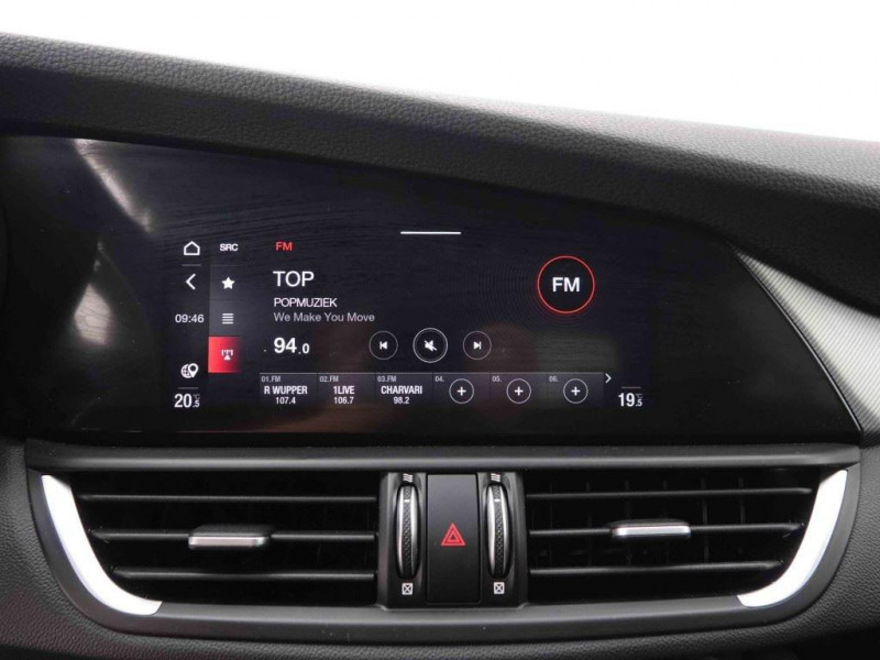 Photo 14 de l'offre de ALFA ROMEO Giulia 2.0 Turbo Q4 AT8 Veloce à 35656€ chez Carlyss automobiles Vitré