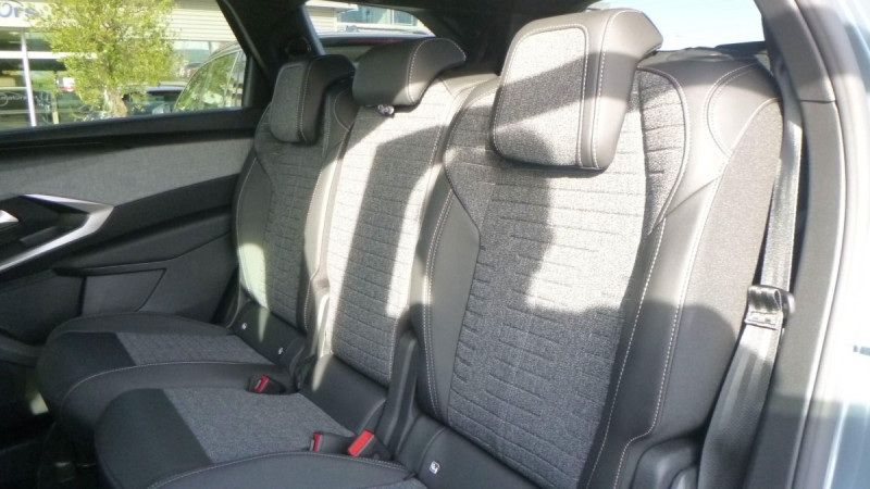 Photo 14 de l'offre de PEUGEOT 5008 Hybrid 145 e-DCS6 Allure à 35298€ chez Carlyss automobiles Vitré