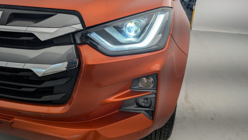 Photo 21 de l'offre de ISUZU D-MAX N60 CREW CAB 1.9 164 CH 4X4 BVA F à 50597€ chez Carlyss automobiles Vitré