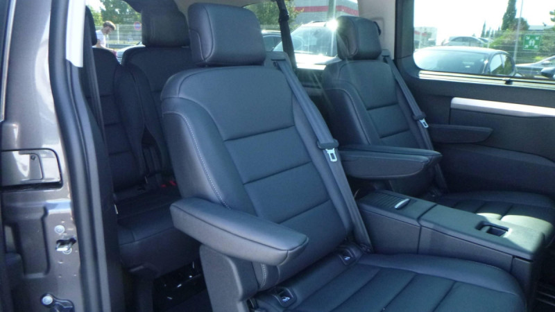 Photo 8 de l'offre de TOYOTA PROACE VERSO Proace Verso Long 2.0L 180 D-4D BVA8 Lounge à 43998€ chez Carlyss automobiles Vitré