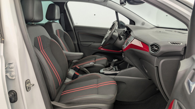 Photo 9 de l'offre de OPEL Crossland 1.2 Turbo 130 ch BVA6 GS Line à 14998€ chez Carlyss automobiles Vitré