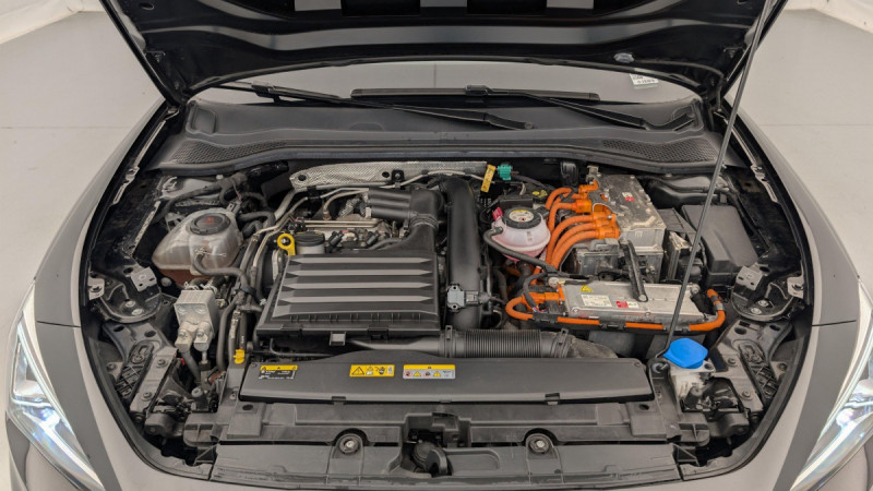 Photo 21 de l'offre de SEAT Leon E-HYBRID 204 CH DSG6 FR à 22143€ chez Carlyss automobiles Vitré