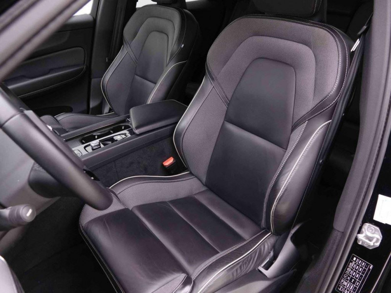 Photo 6 de l'offre de VOLVO XC60 2.0 B4 197 Geartronic R-Design +Leather à 36306€ chez Carlyss automobiles Vitré