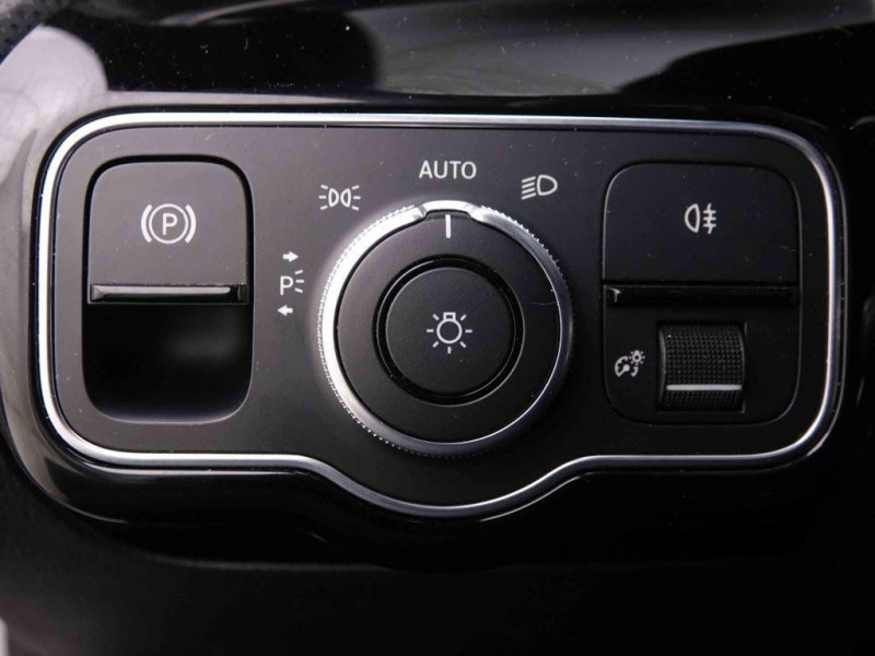 Photo 8 de l'offre de MERCEDES-BENZ CLA 200 163 DCT Shooting Brake AMG-Line à 37129€ chez Carlyss automobiles Vitré