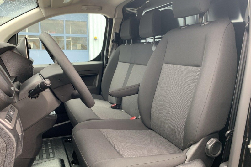 Photo 9 de l'offre de CITROEN Jumpy Fourgon M BLUEHDI 180 S&S EAT8 à 29757€ chez Carlyss automobiles Vitré