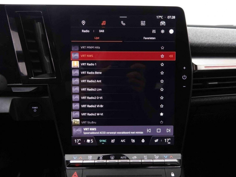 Photo 10 de l'offre de RENAULT Mégane 40 kWh E-TECH R130 Boost Charge à 24718€ chez Carlyss automobiles Vitré