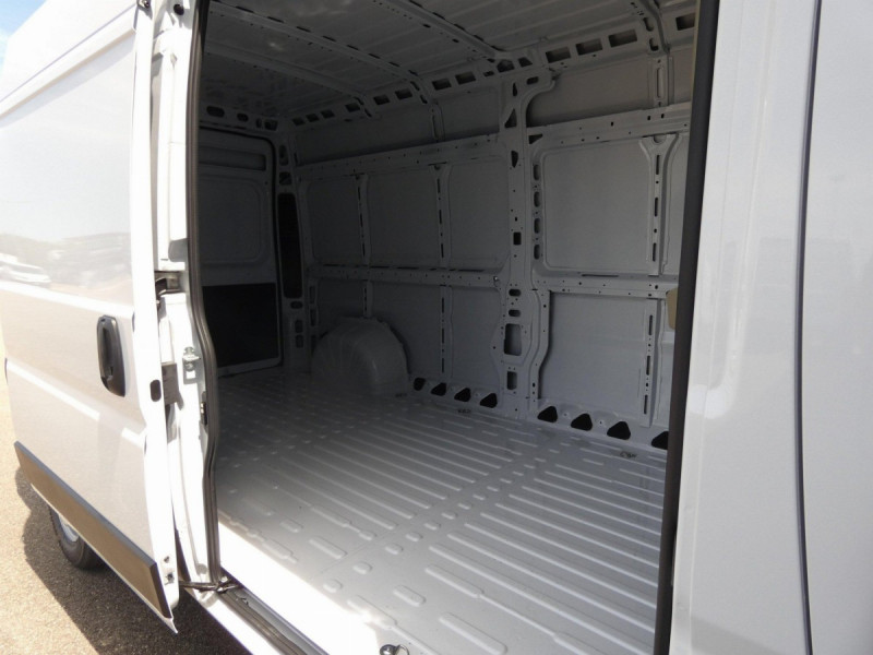 Photo 13 de l'offre de CITROEN Jumper Fourgon TOLE 35 L3H2 180 S&S BVA8 à 32637€ chez Carlyss automobiles Vitré