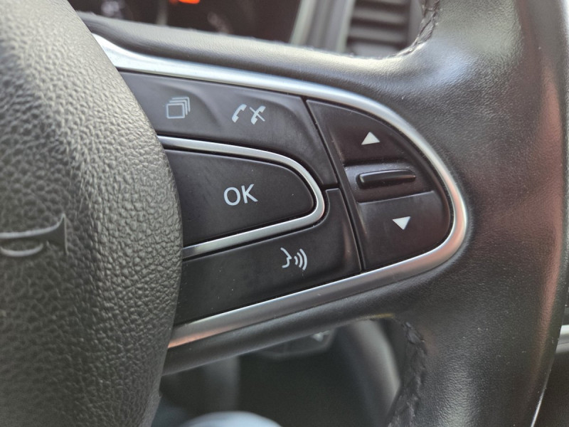 Photo 25 de l'offre de Renault Mégane Berline (4) Intens TCe 140 FAP à 15990€ chez Carlyss automobiles Vitré