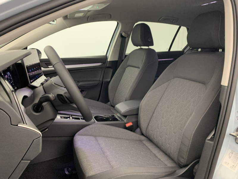 Photo 20 de l'offre de VOLKSWAGEN GOLF 8 1.5 ETSI EVO2 150 DSG7 LIFE PLUS à 30598€ chez Carlyss automobiles Vitré