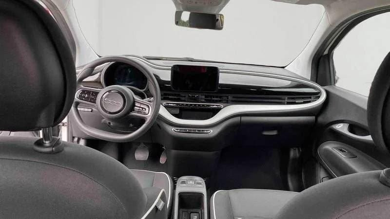 Photo 6 de l'offre de Fiat 500e BERLINE MY22 SERIE 1 STEP 1 500 e 95 ch Action Plus à 12598€ chez Carlyss automobiles Vitré