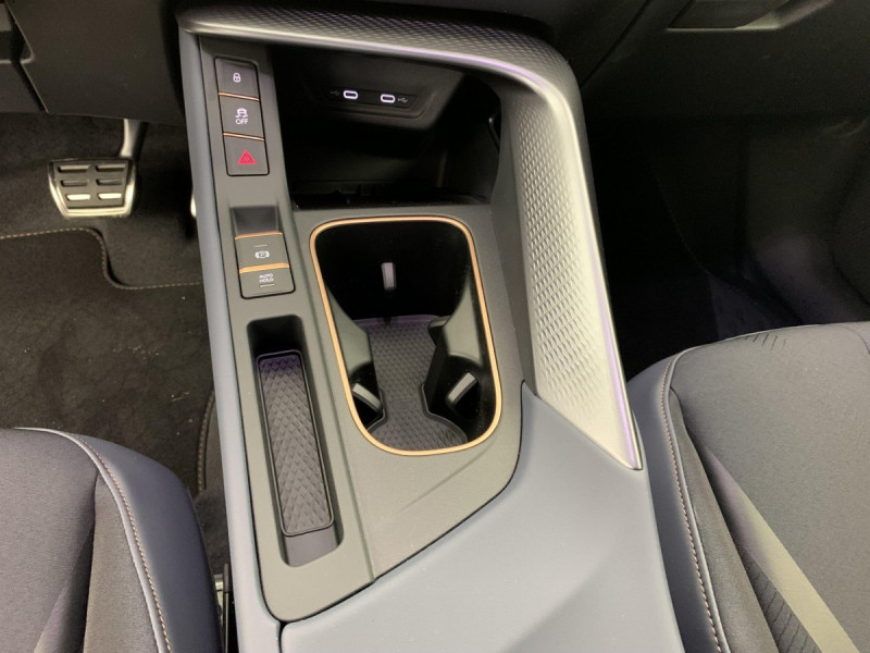 Photo 18 de l'offre de Cupra Terramar 1.5 eTSI Hybrid 150 ch DSG7 V à 35998€ chez Carlyss automobiles Vitré