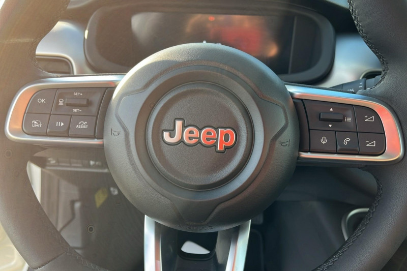 Photo 15 de l'offre de Jeep Avenger 1.2 Turbo T3 100 ch Summit à 23998€ chez Carlyss automobiles Vitré