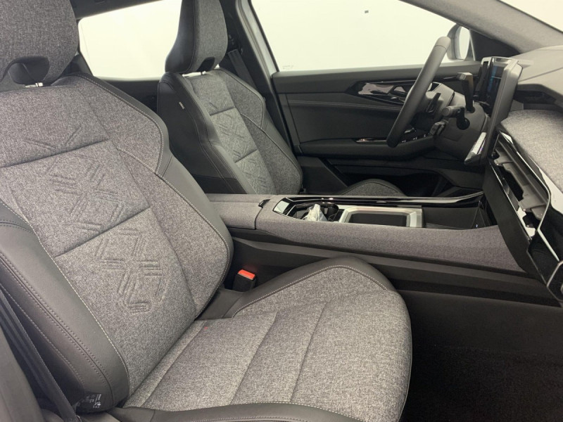 Photo 10 de l'offre de Renault AUSTRAL NOUVEAU FULL HYBRID E-TECH 200 CH EVOLUTION à 31998€ chez Carlyss automobiles Vitré