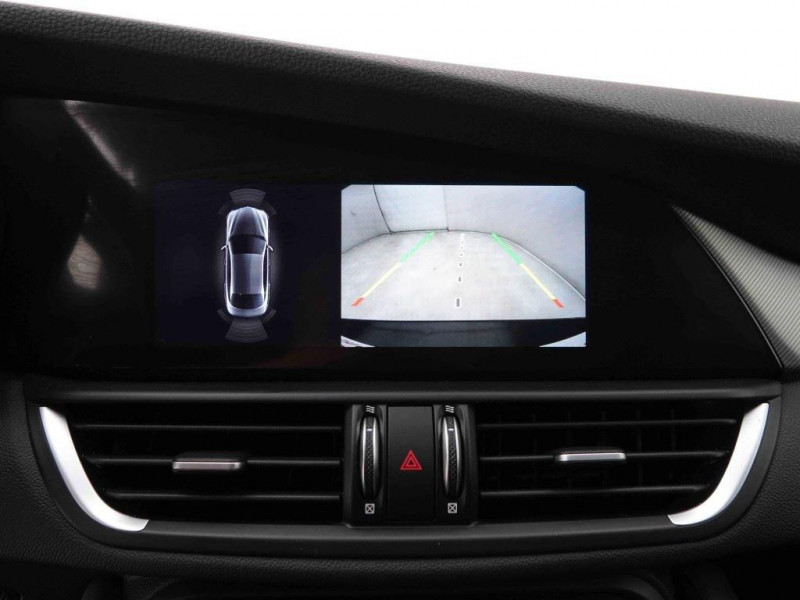 Photo 15 de l'offre de ALFA ROMEO Giulia 2.0 Turbo Q4 AT8 Veloce à 35656€ chez Carlyss automobiles Vitré