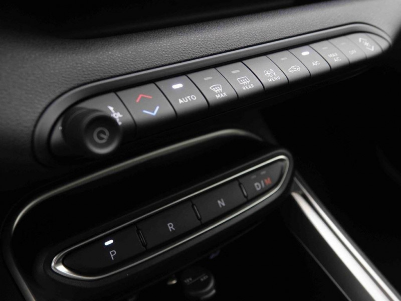 Photo 16 de l'offre de Jeep Avenger 1.2 MHEV 110 DCT6 Altitude à 27502€ chez Carlyss automobiles Vitré