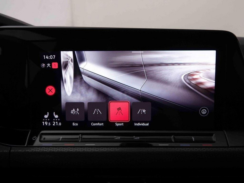 Photo 18 de l'offre de Volkswagen Golf GTi 2.0 TSi 245 DSG Black Style à 31114€ chez Carlyss automobiles Vitré