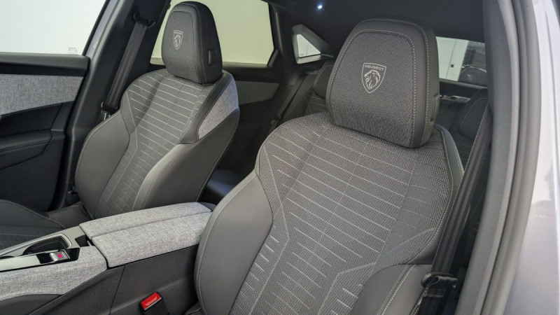 Photo 15 de l'offre de PEUGEOT 3008 Hybrid 145 e-DCS6 GT à 34998€ chez Carlyss automobiles Vitré