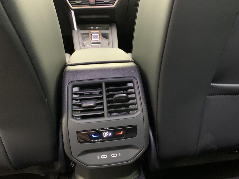 Photo 19 de l'offre de Cupra Terramar 1.5 eHybrid 204 ch DSG6 V à 40998€ chez Carlyss automobiles Vitré