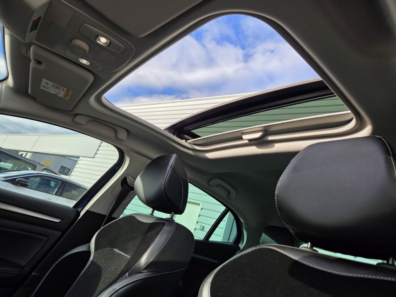 Photo 7 de l'offre de Renault Mégane Berline (4) Intens TCe 140 FAP à 15990€ chez Carlyss automobiles Vitré