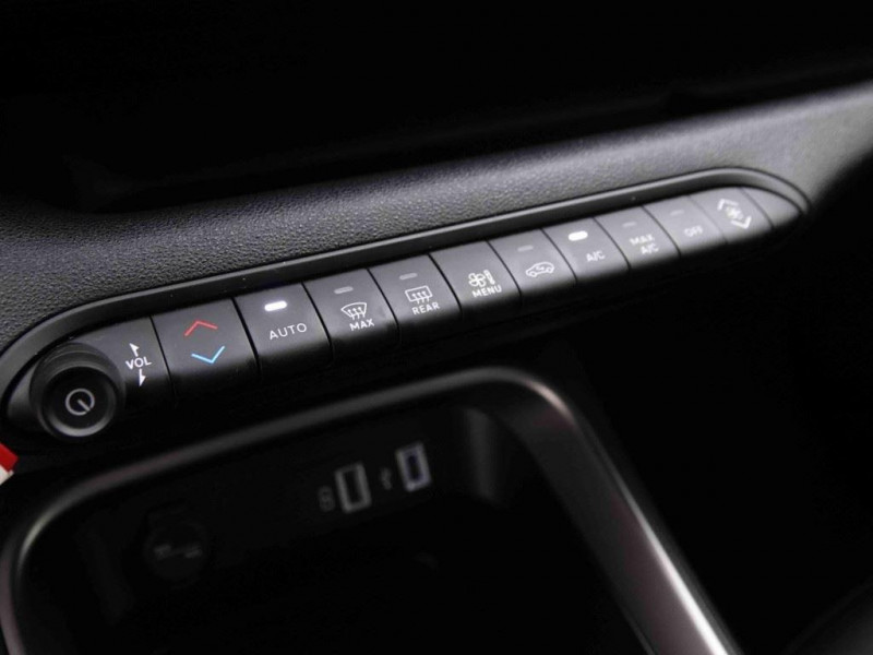 Photo 15 de l'offre de Jeep Avenger 1.2 Turbo T3 100 ch Altitude à 23698€ chez Carlyss automobiles Vitré