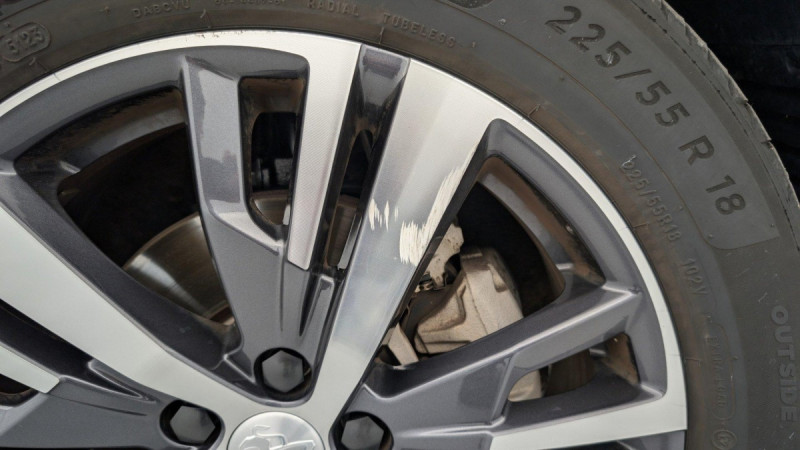 Photo 27 de l'offre de PEUGEOT 5008 PureTech 130ch S&S BVM6 Allure Pack à 24879€ chez Carlyss automobiles Vitré