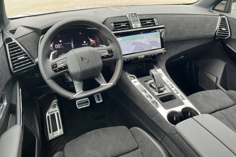 Photo 13 de l'offre de DS DS7 BlueHDi 130 EAT8 Pallas à 33598€ chez Carlyss automobiles Vitré