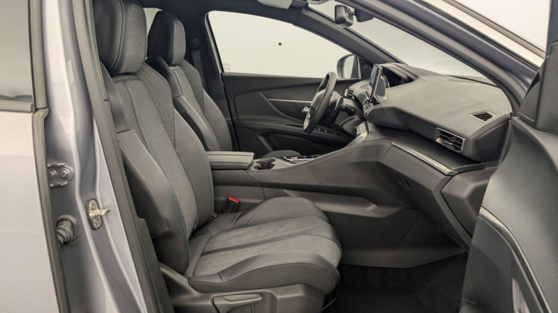 Photo 9 de l'offre de PEUGEOT 3008 Hybrid 136 e-DCS6 Allure Pack à 27853€ chez Carlyss automobiles Vitré