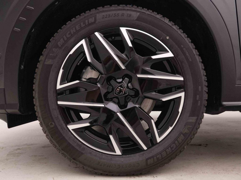 Photo 12 de l'offre de PEUGEOT 5008 Hybrid 145 e-DCS6 Allure à 37335€ chez Carlyss automobiles Vitré