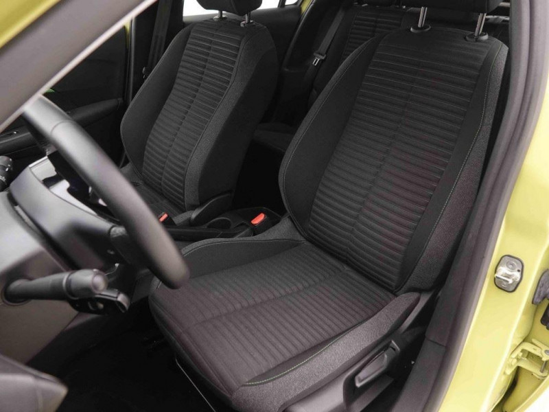 Photo 3 de l'offre de PEUGEOT 208 1.2 T 100 Active à 16532€ chez Carlyss automobiles Vitré