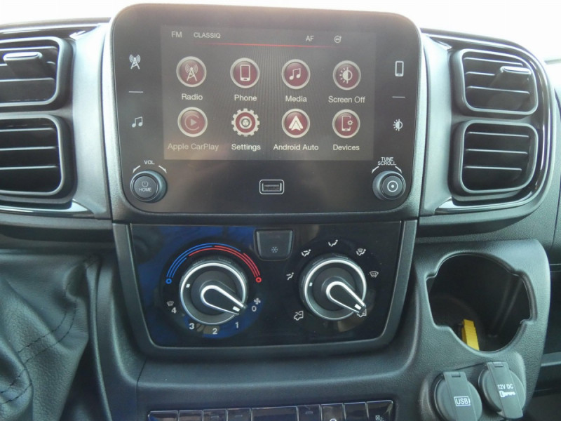 Photo 12 de l'offre de CITROEN Jumper Fourgon TOLE 35 L2H2 180 S&S BVA8 à 31437€ chez Carlyss automobiles Vitré